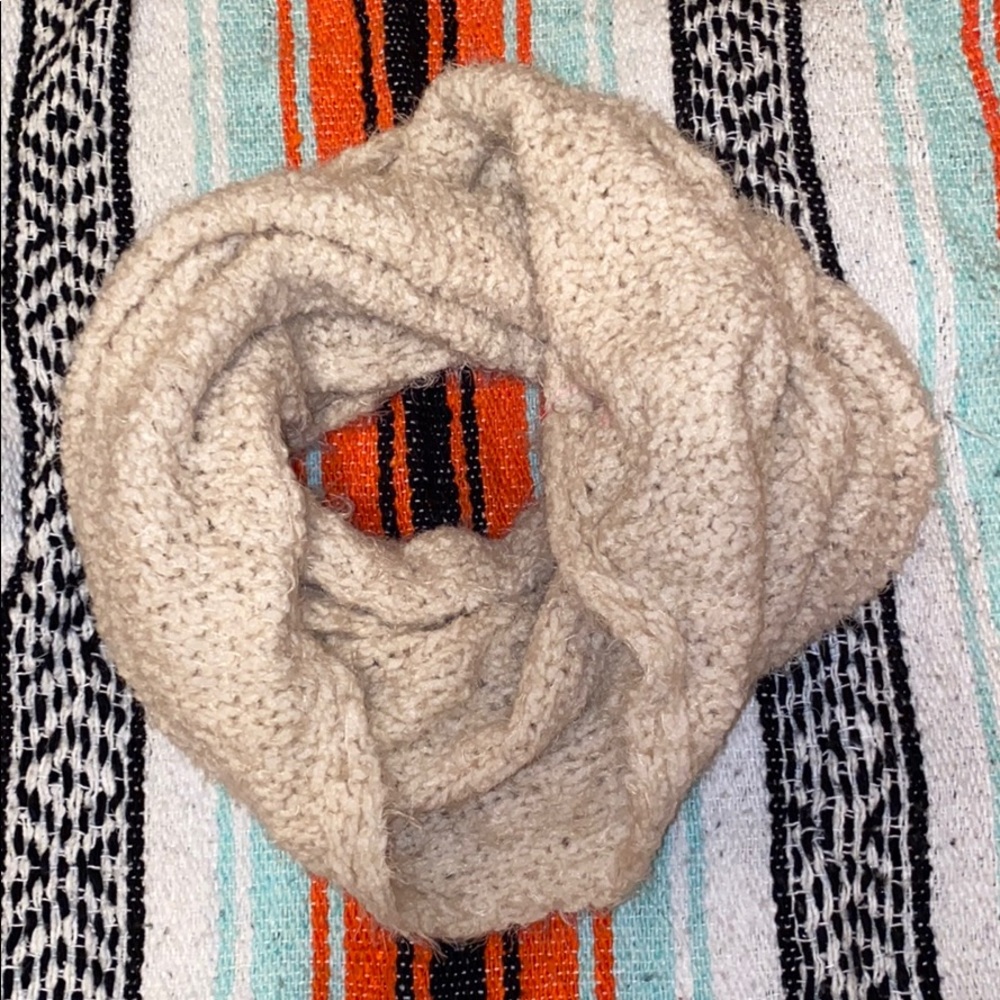 Soft infinity scarf